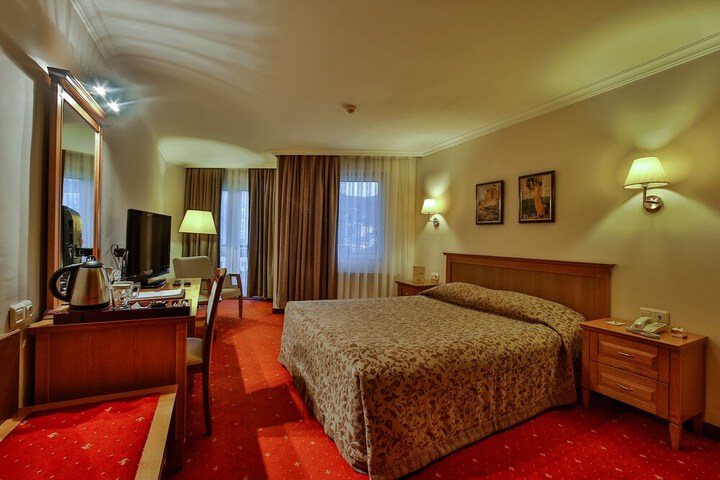 Room 5 of 47