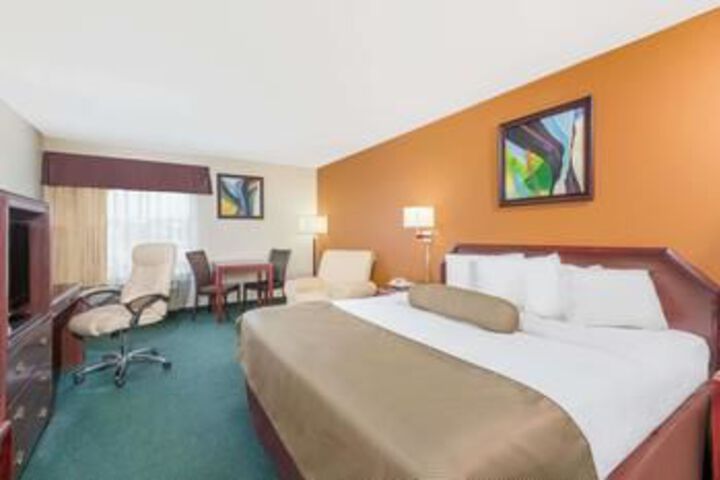 Room 35 of 65