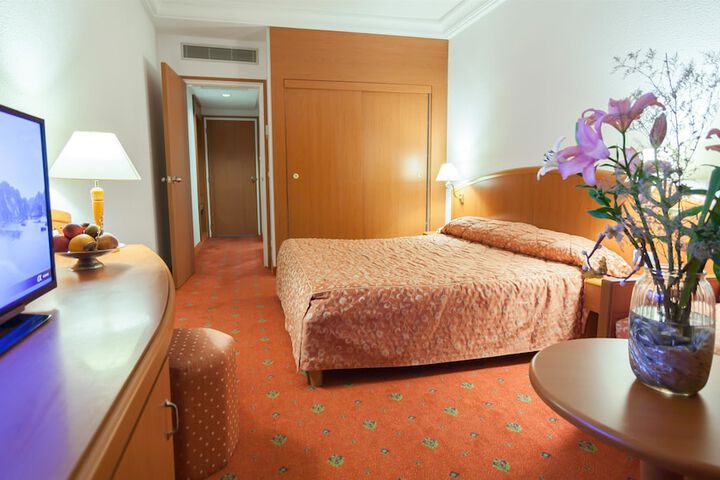 Room 13 of 49
