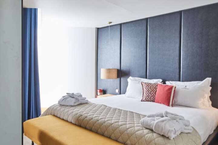 Room 33 of 204