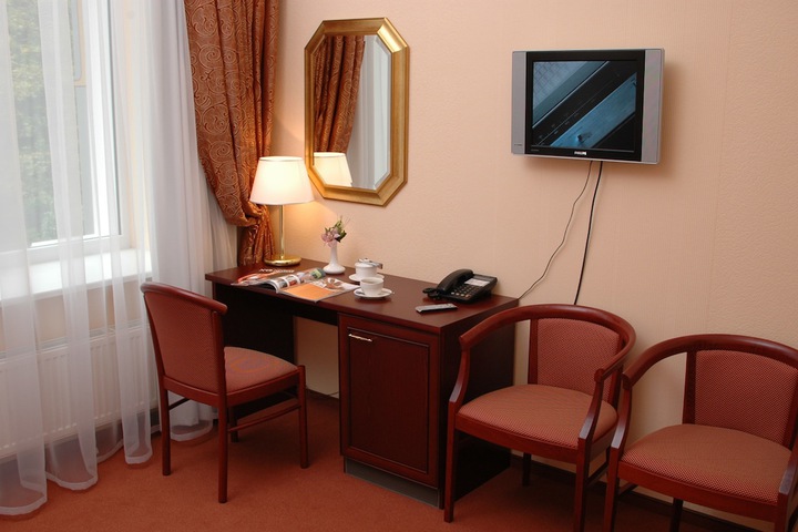 Room 11 of 48