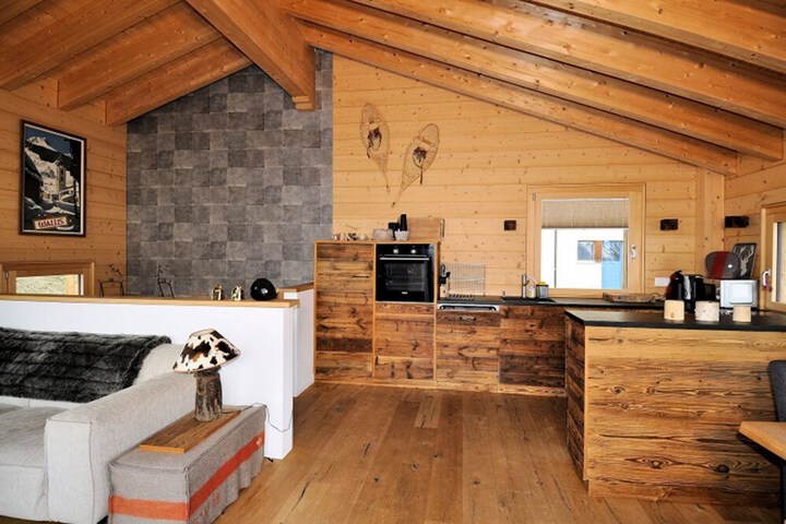 Room 10 of 33