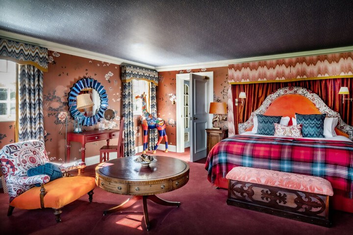 Room 11 of 76