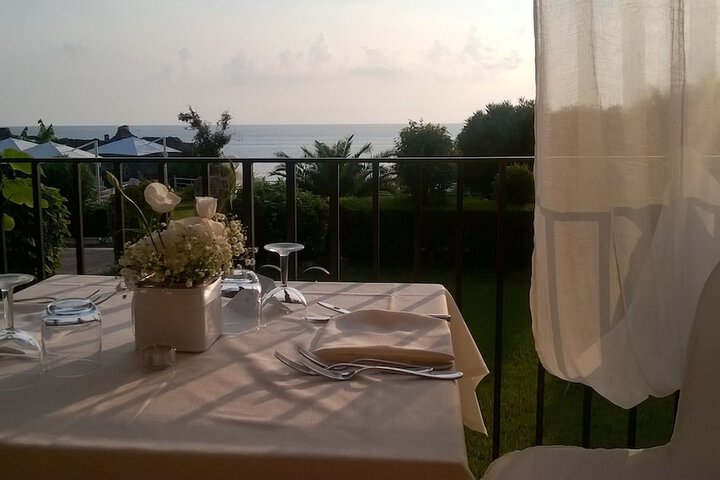 Dining 12 of 21
