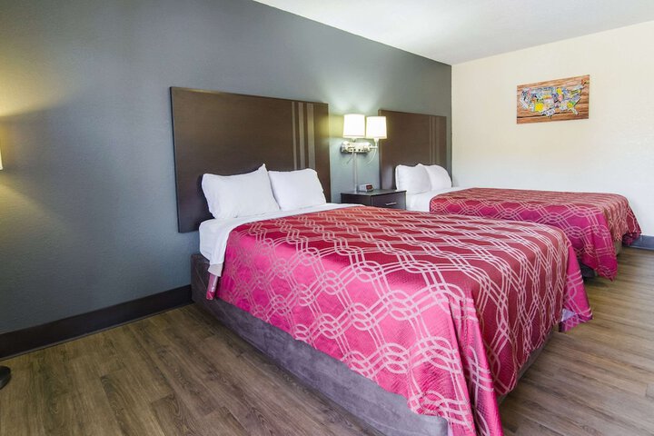 2 Double Beds (11 of 11)
