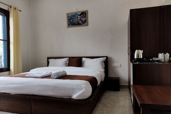 Room 6 of 11