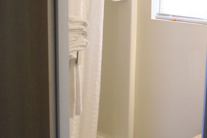 Room 46 of 83