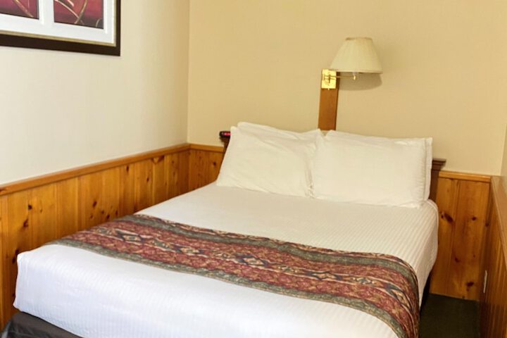 Room 15 of 33