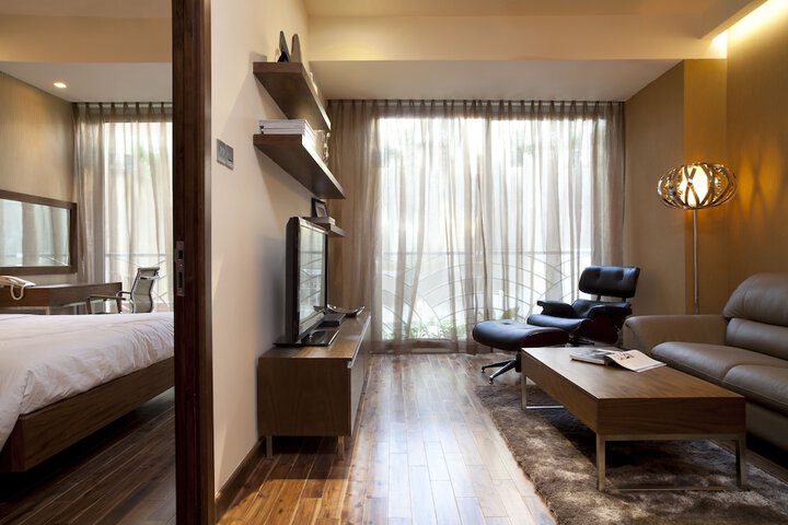 Room 9 of 38