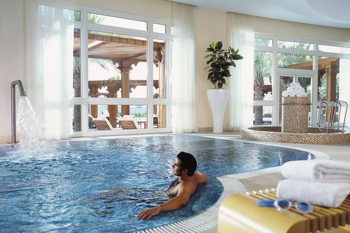Pool Hotel
