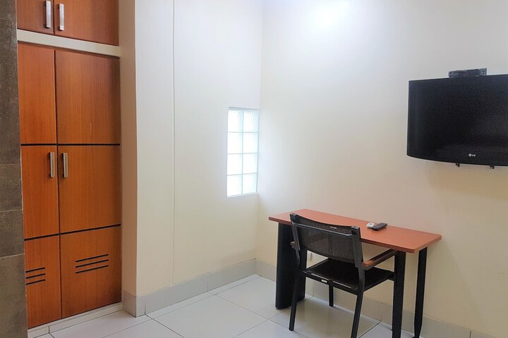 Room 13 of 74