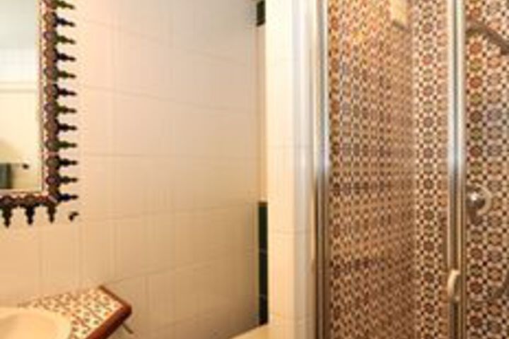 Room 2 of 18