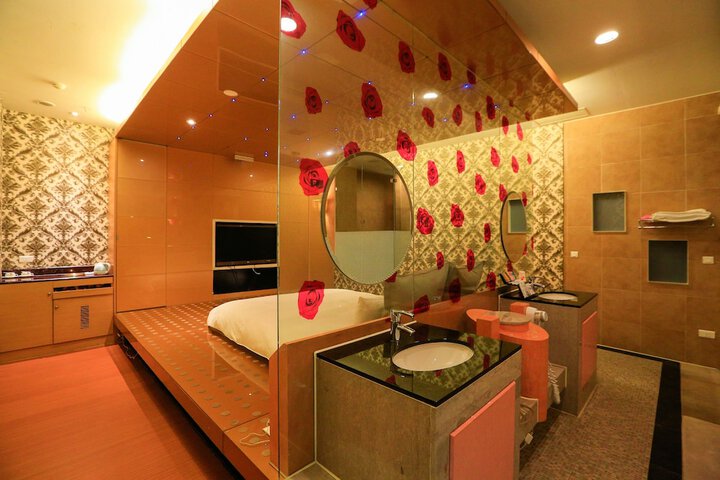 Room 9 of 51