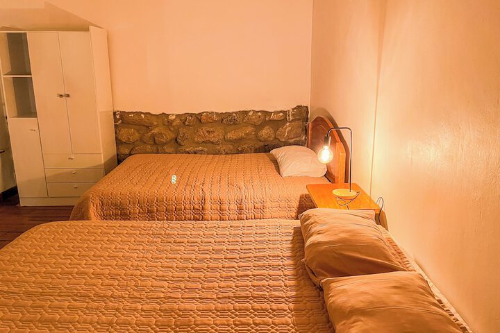 Room 9 of 18