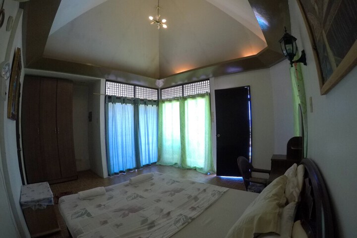 Room 5 of 22