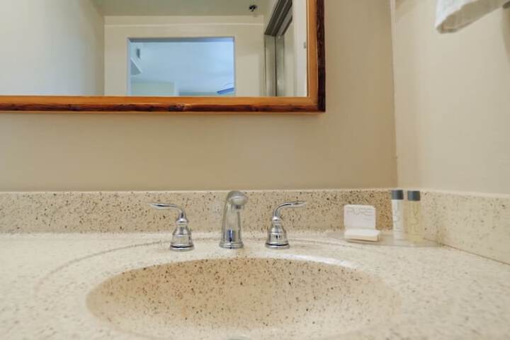Bathroom sink