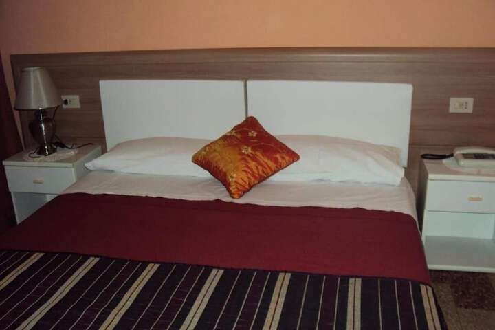 Room 7 of 37