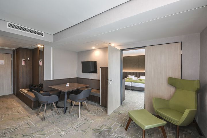 Room 20 of 80