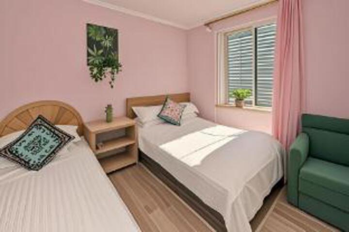 Room 7 of 8
