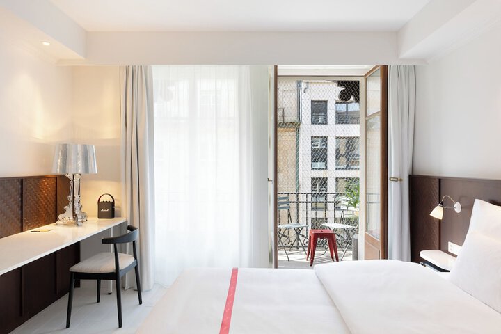 Room 2 of 84