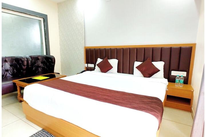 Room 12 of 27