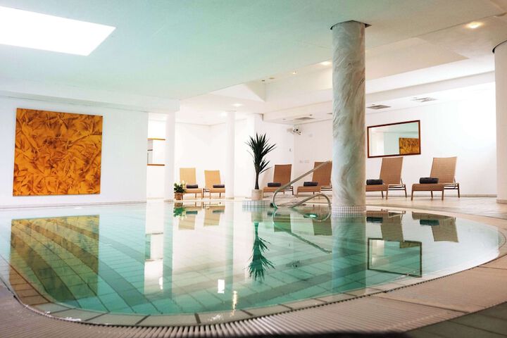 Hotel Pool