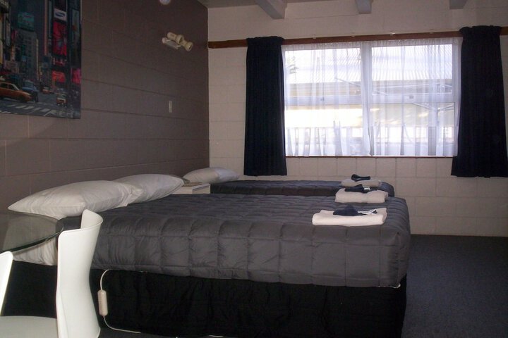 Room 2 of 27
