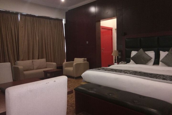 Room 6 of 59