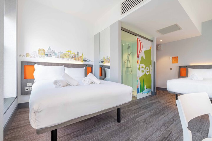 Room 26 of 72