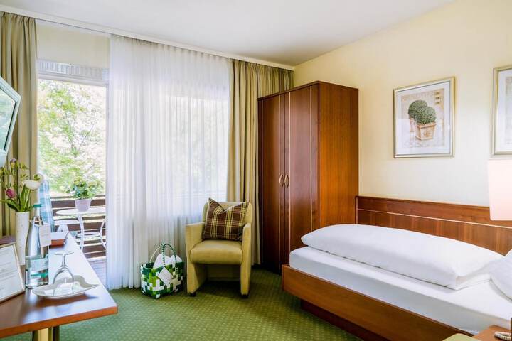 Room 8 of 42