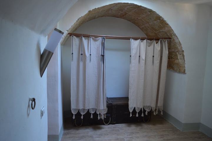 Room 9 of 24