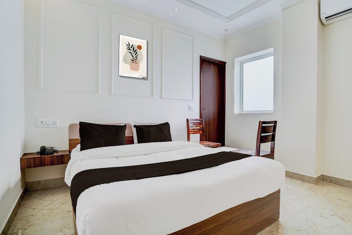 Room 4 of 15