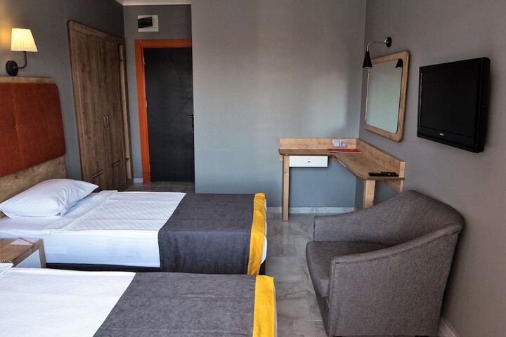 Room 4 of 37