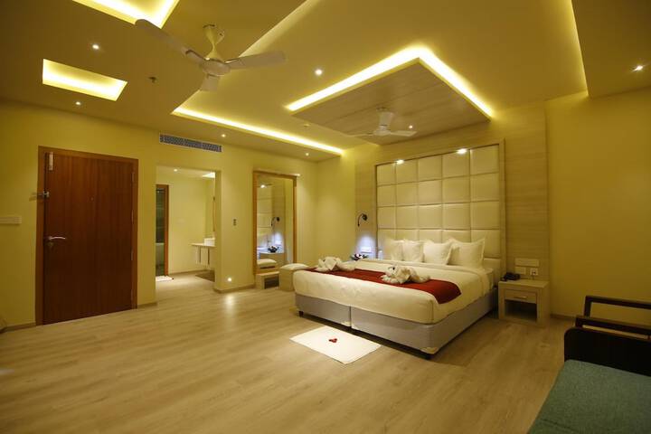 Room 12 of 36
