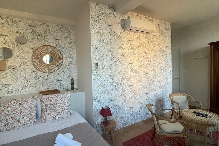 Room 6 of 28