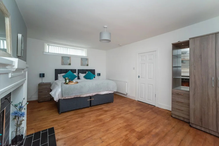 Room 5 of 13