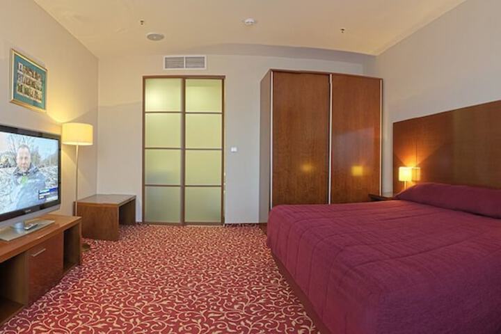 Room 9 of 63