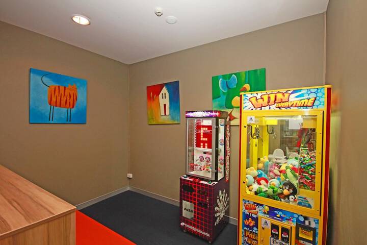 Room 10 of 29