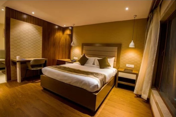 Room 4 of 12