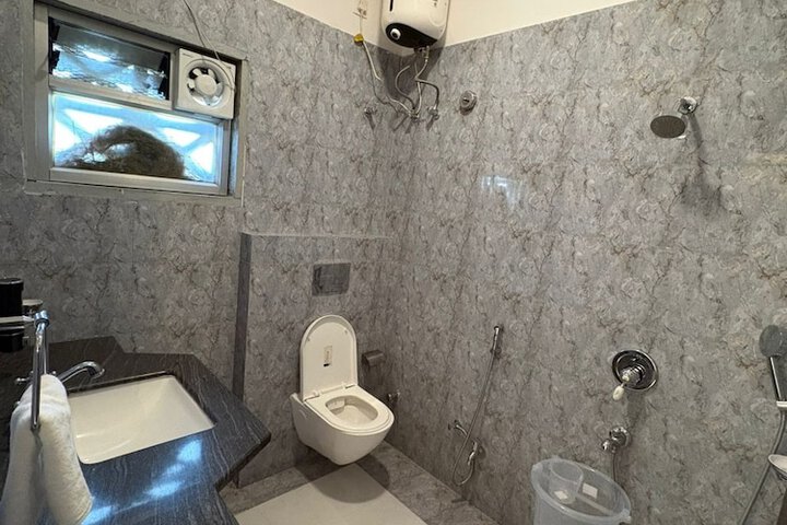 Room 11 of 13
