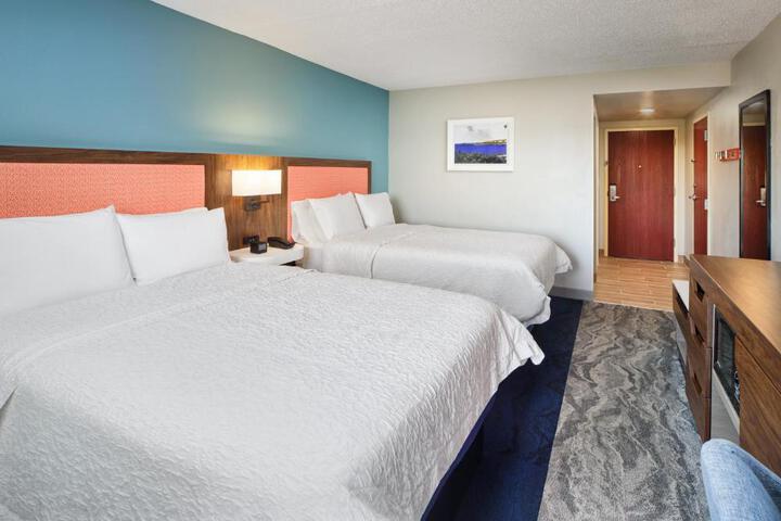 2 Queen Beds (5 of 11)