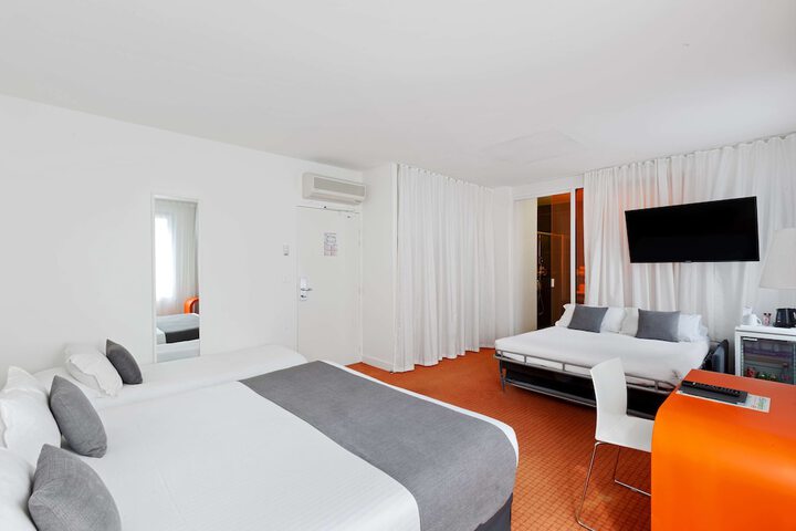 Room 8 of 60