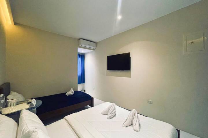 Room 33 of 188