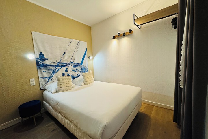 Room 16 of 29