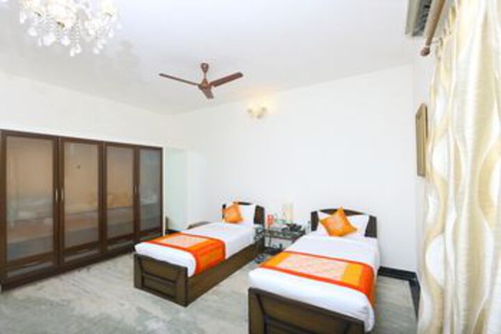 Room 15 of 26
