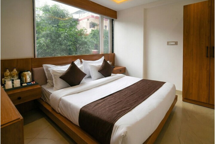 Room 13 of 31