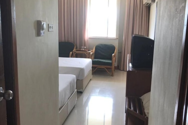 Room 11 of 23