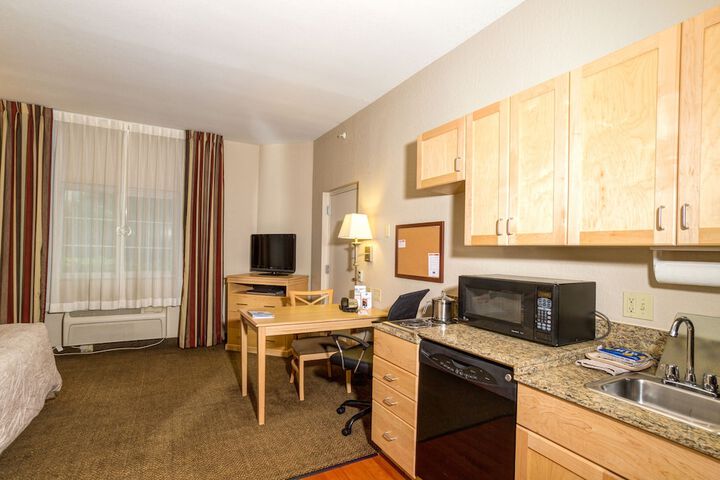 1 Queen Bed Studio Suite (14 of 19)