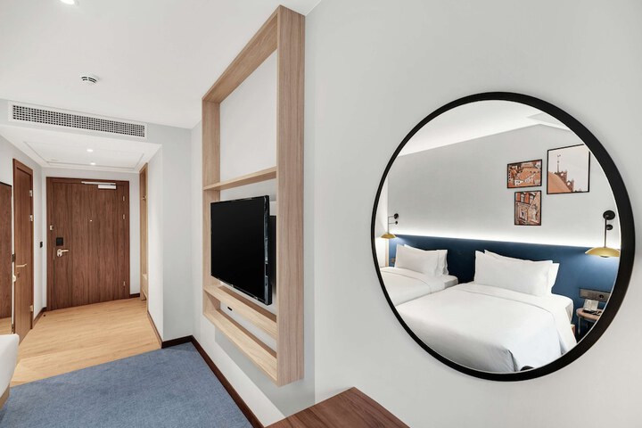 Room 18 of 51