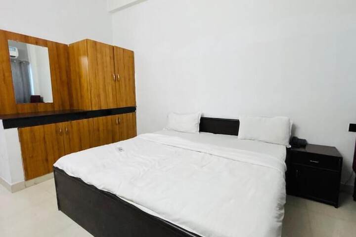 Room 5 of 15